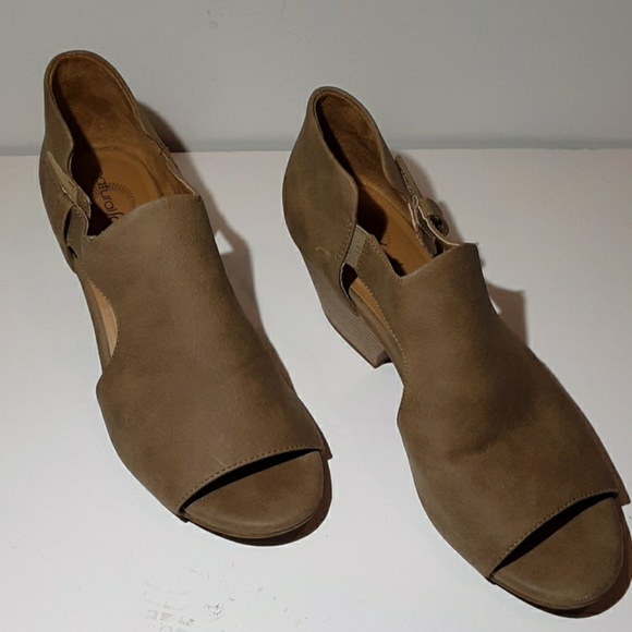 Natural Soul tan nubuck peep toe open side… - Picture 1 of 7